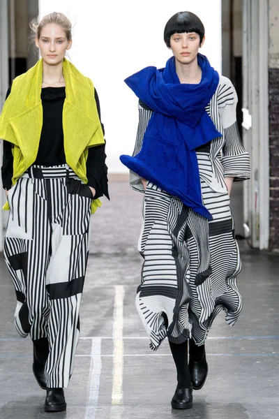 Look 12